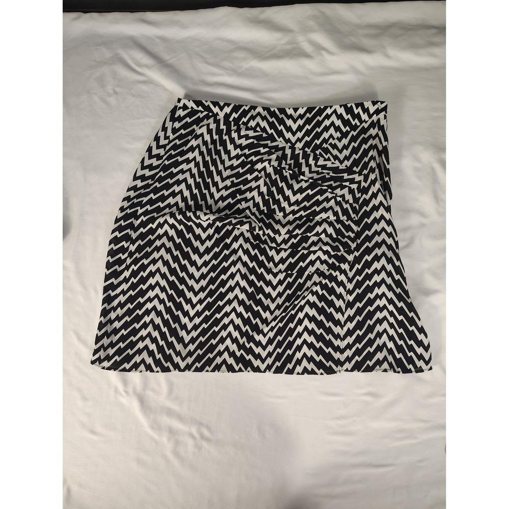 The Kooples Black White Lightning Bolt Chevron Mini Skirt FJUP26011K Size 2 NEW